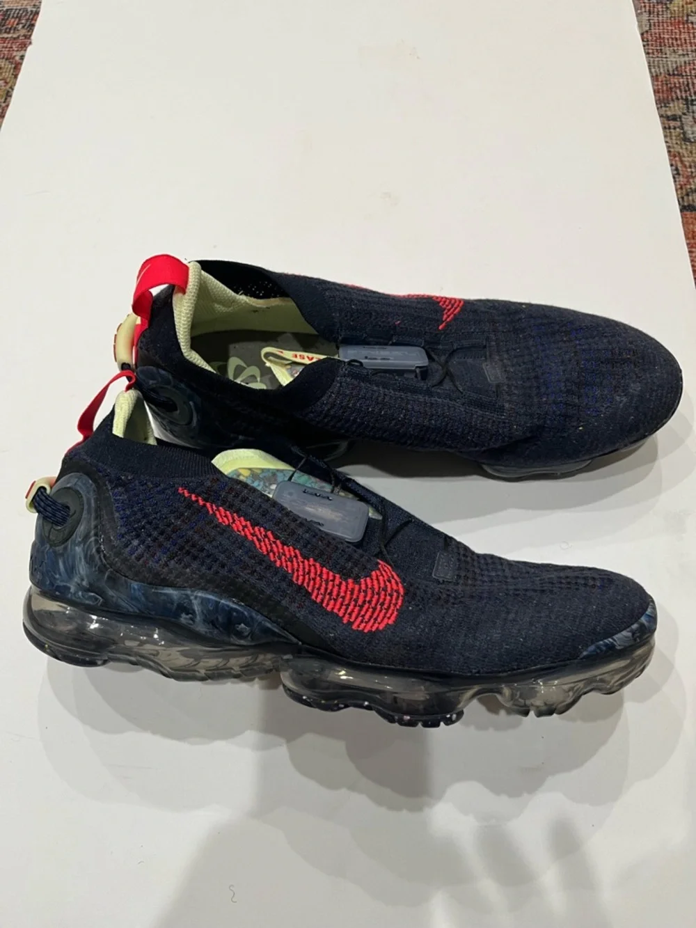 Nike Air Vapormax‎ Flyknit Obsidian Siren Red Volt Sneakers Sz. 11